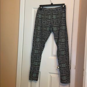 Green/grey patterned leggings